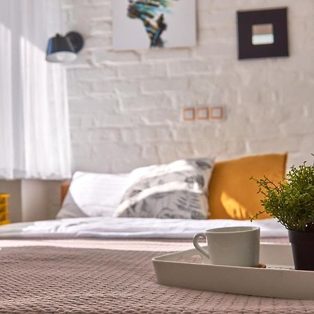 Яскраві Апартаменти √ Wi-Fi √ Кава √ 2Хв П.Олександрія Bila Țerkva Exterior foto
